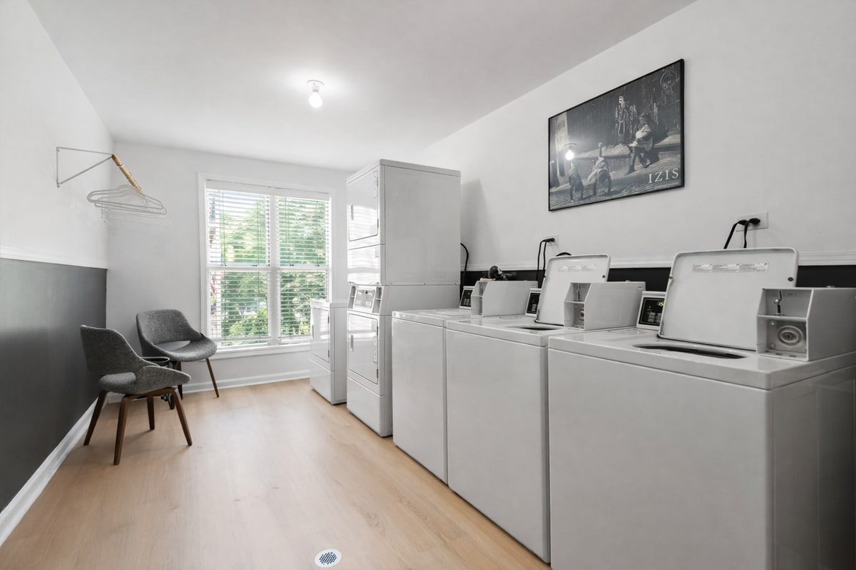 Building Photo - 5202 Washington St