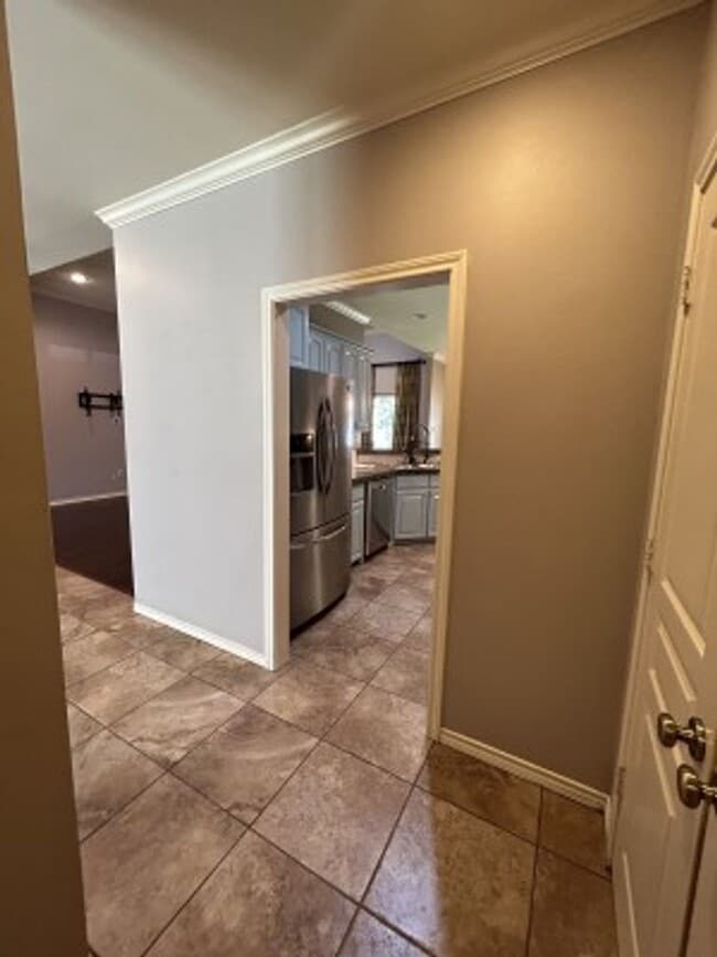 Building Photo - 617 Huntwick Ln