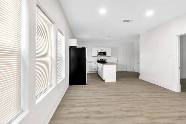 Building Photo - 2105 Walnut St