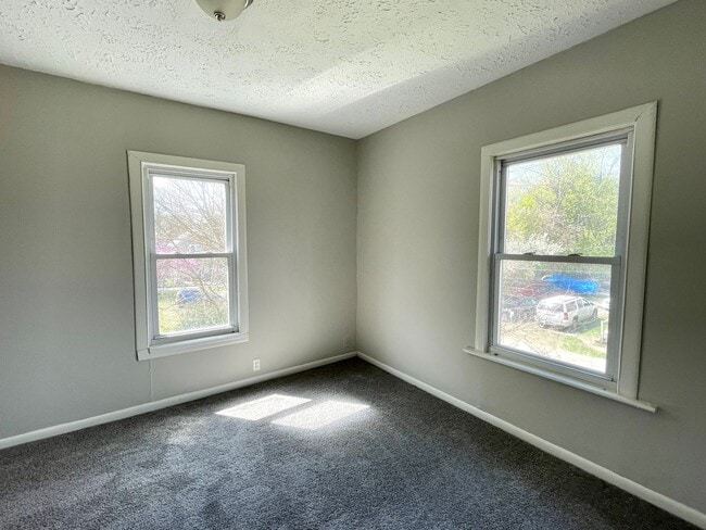 Building Photo - Multi Family Home 3 Bedroom and 1 Bath For Rent - Coming Soon