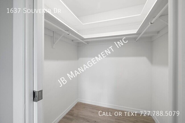 Building Photo - 1637 Souvenir Dr