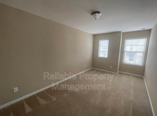 Building Photo - 1015 Grand Ridge Dr