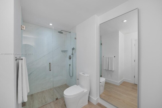 Building Photo - 2424 Fisher Island Dr