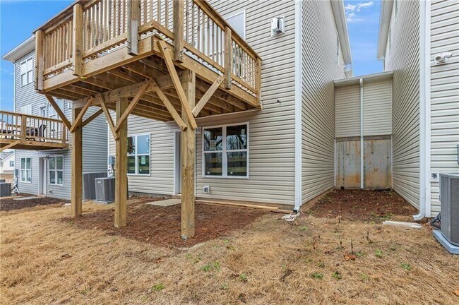 Building Photo - 978 Valley Rock Dr