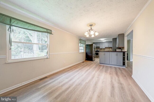 Building Photo - 9802 Brightlea Dr