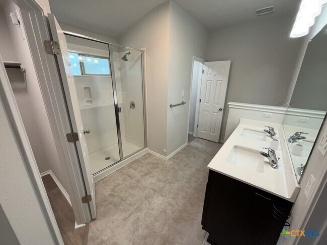 Building Photo - 1824 Fall Creek Ct