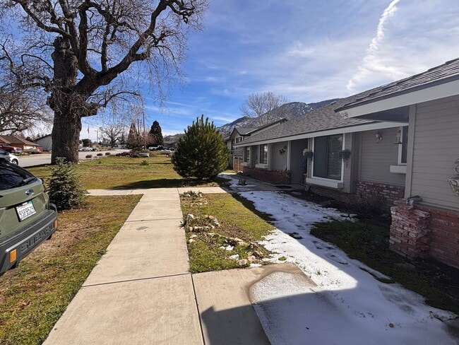 Building Photo - Beautiful Stallion Springs Home With A View!