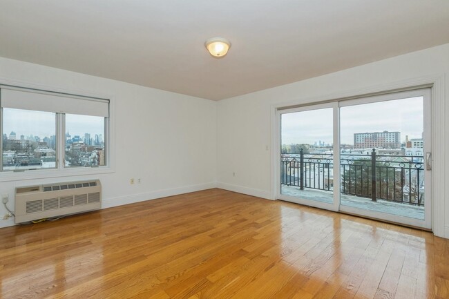 Building Photo - 125 43rd St