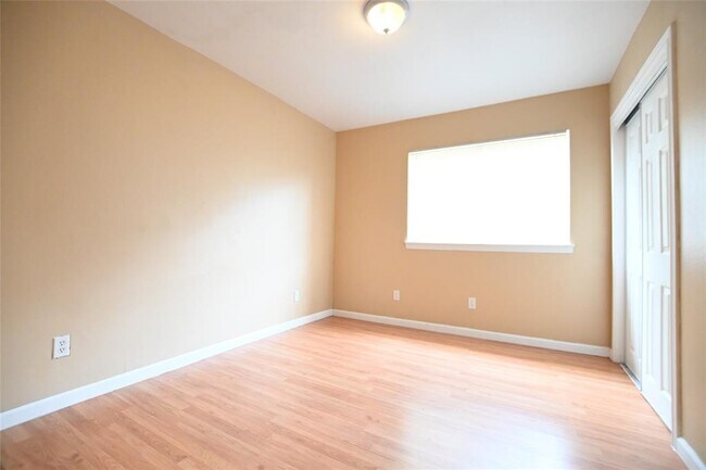 Building Photo - 1607 W Donovan St