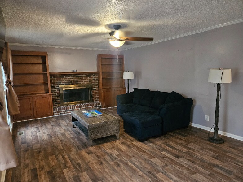 Building Photo - 536 Shadow Moss Dr