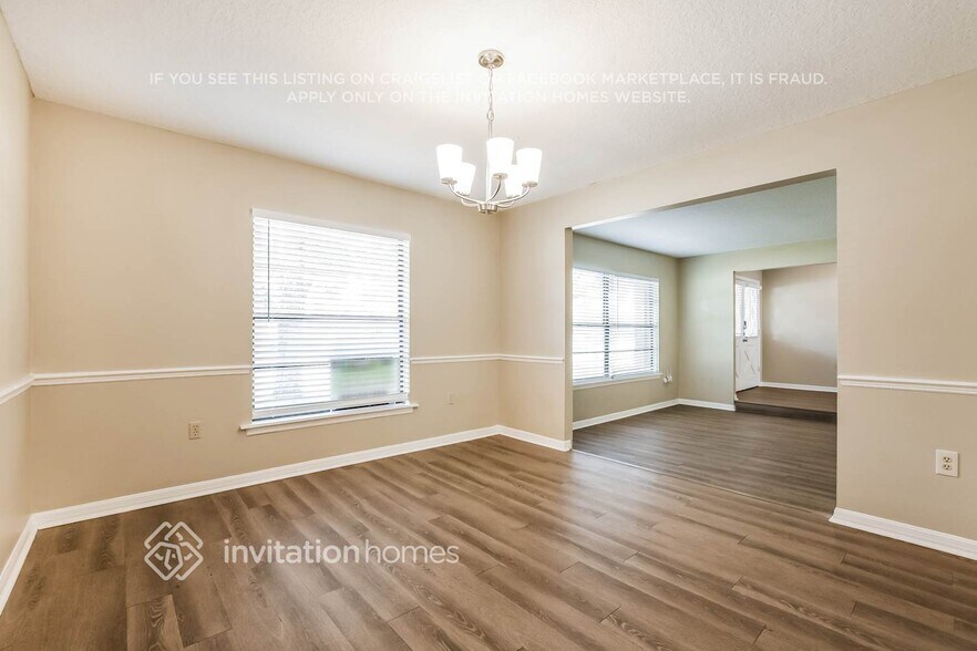 Building Photo - 537 Woodview Dr