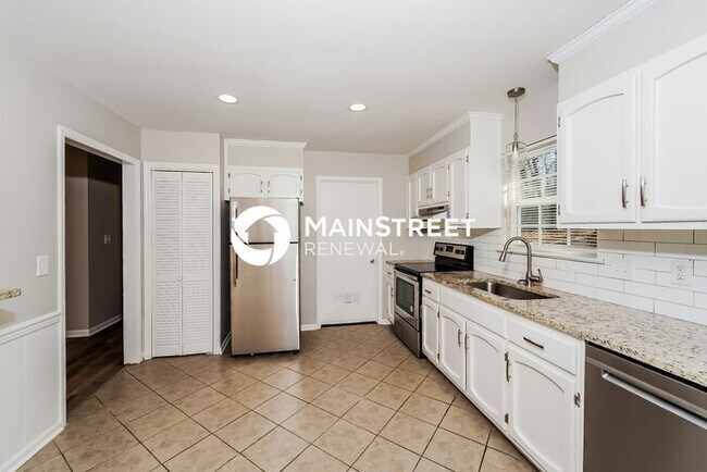 Building Photo - 3 Bedroom Pet-Friendly Home in BIRMINGHAM, AL with Main Street Renewal