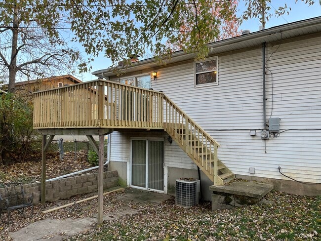 Building Photo - 30 Old Orchard Ln