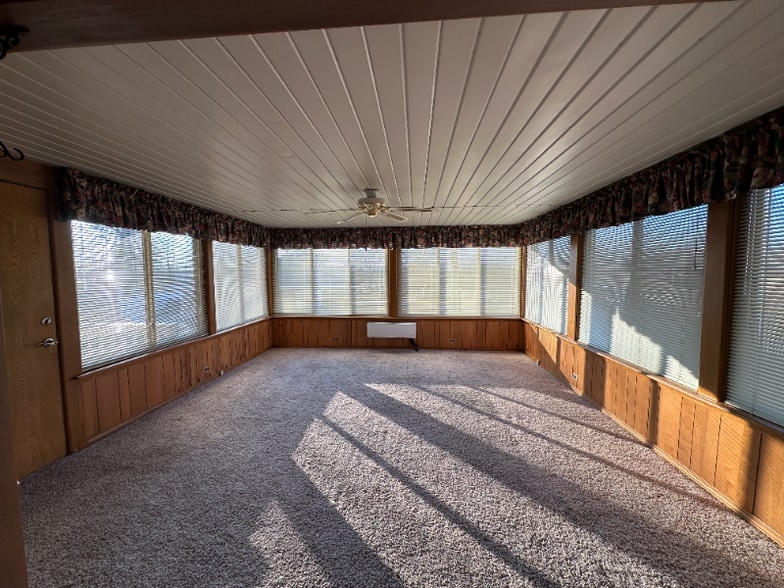 Building Photo - 1704 Brentwood Dr