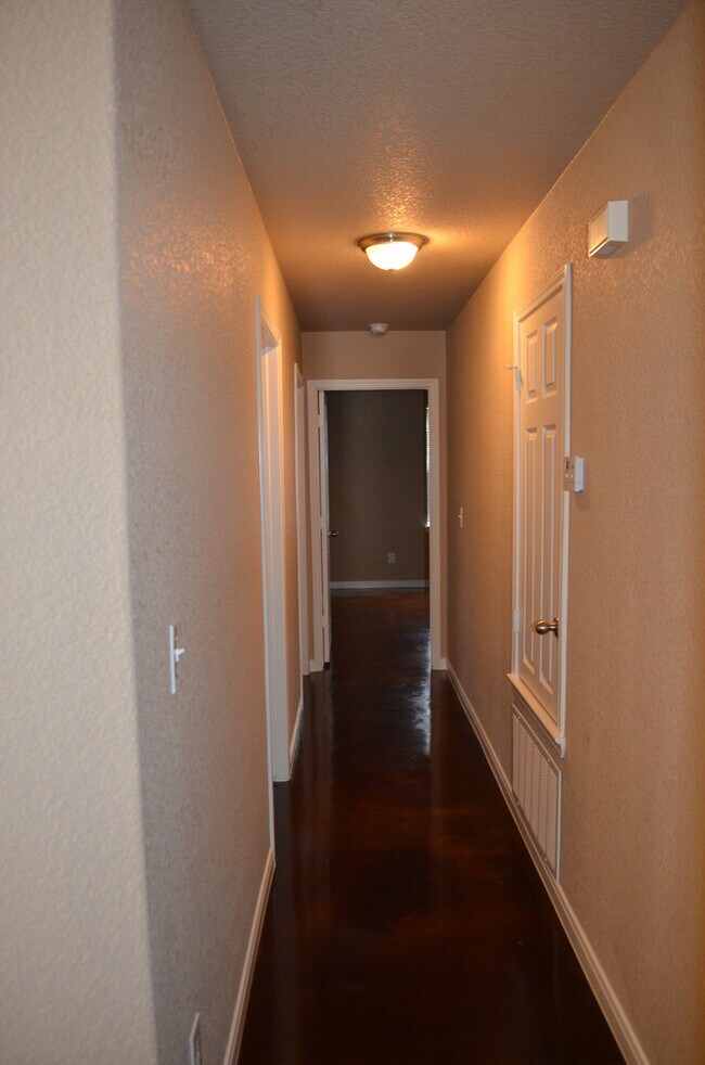 Building Photo - 1421 Hopi Trail