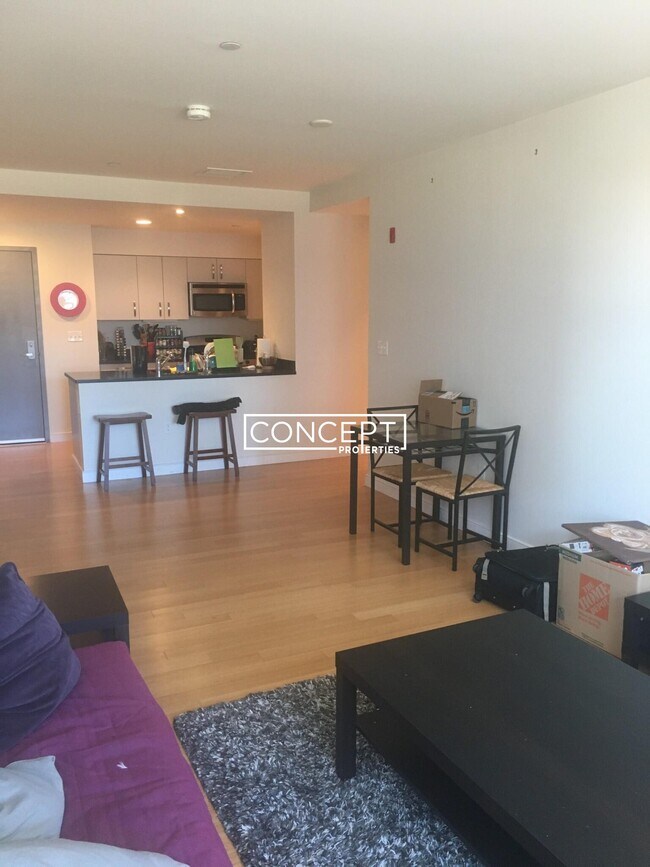 Building Photo - 601 Albany St