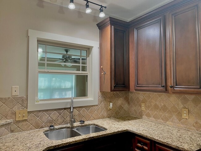 Building Photo - Spacious Home in Solamere with basement