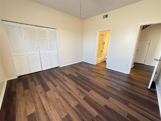 Building Photo - 12653 Longcrest Dr