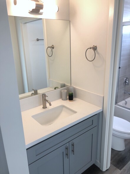 bathroom 1 - 2625 Somerset Dr