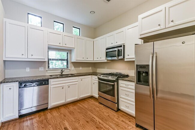 Building Photo - 11315 S Main St