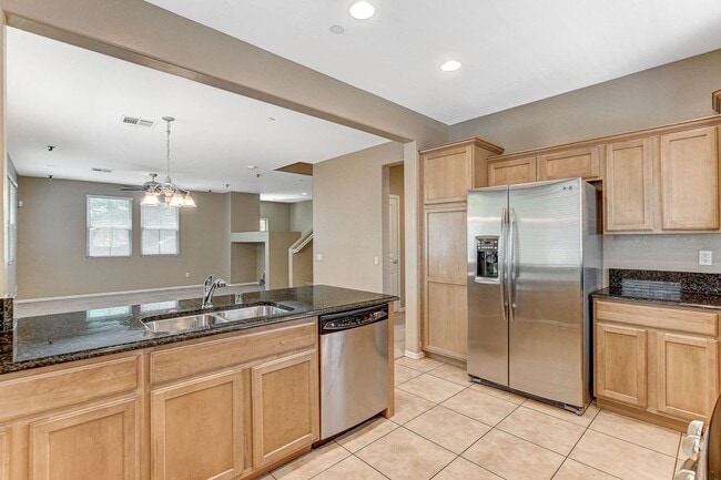 Building Photo - Gorgeous 4 bedroom near Aliante!