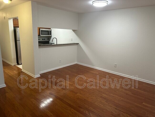 Building Photo - 5440 S MacDill Ave