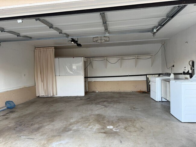 Building Photo - Private HOME 3bed/2 bath + POOL in Woodlan...