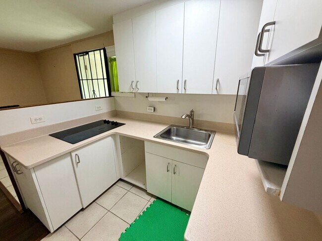 Building Photo - 1347 Palolo Ave