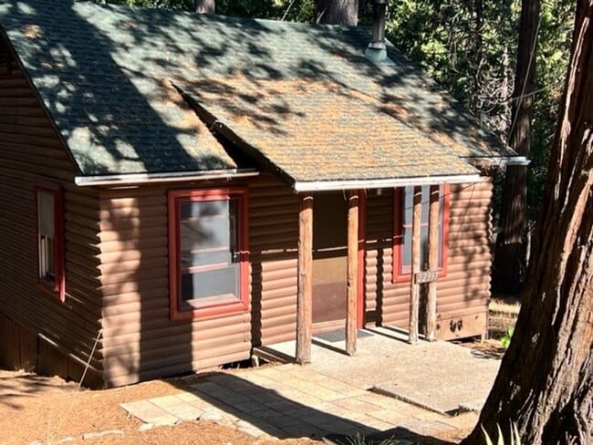 Building Photo - Charming Woodland Cabin Rental in Twain Harte