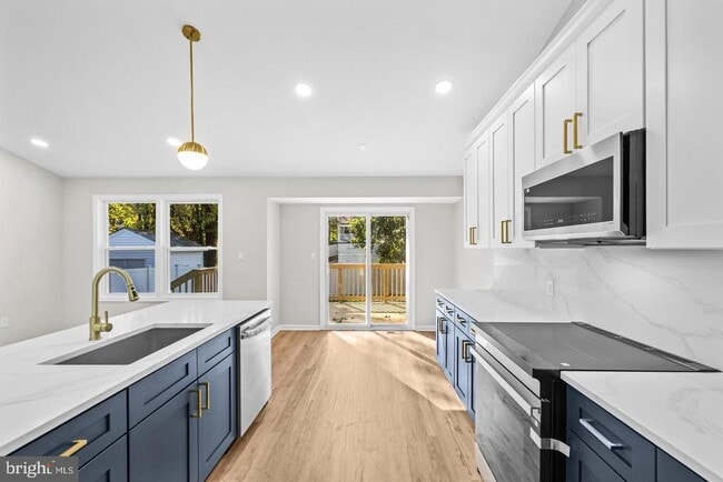 Building Photo - 10290 S Grant Ave