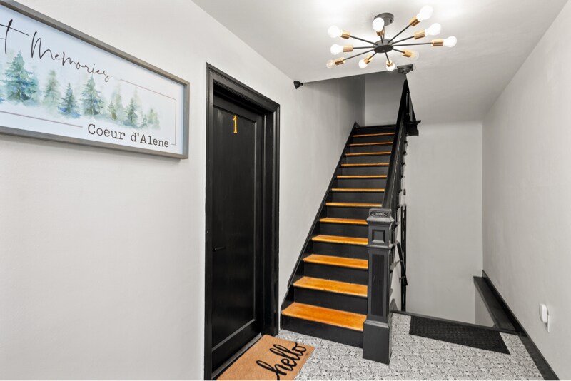 Building Photo - 801 E Lakeside Ave