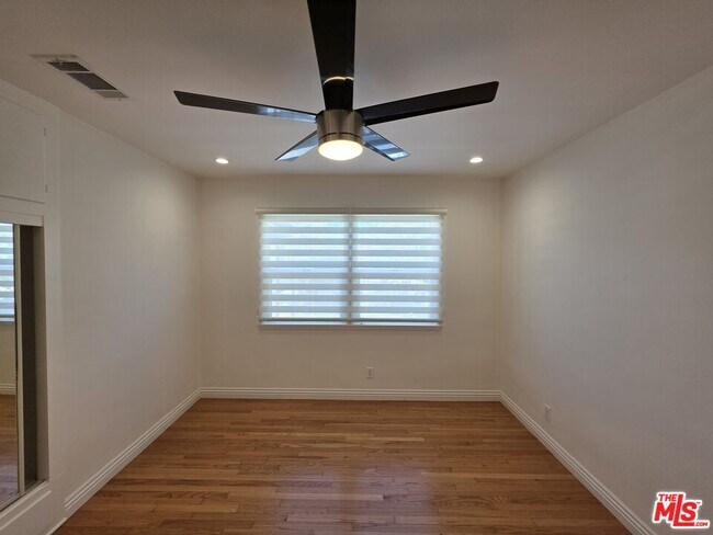 Building Photo - 102 Gaviota Ave