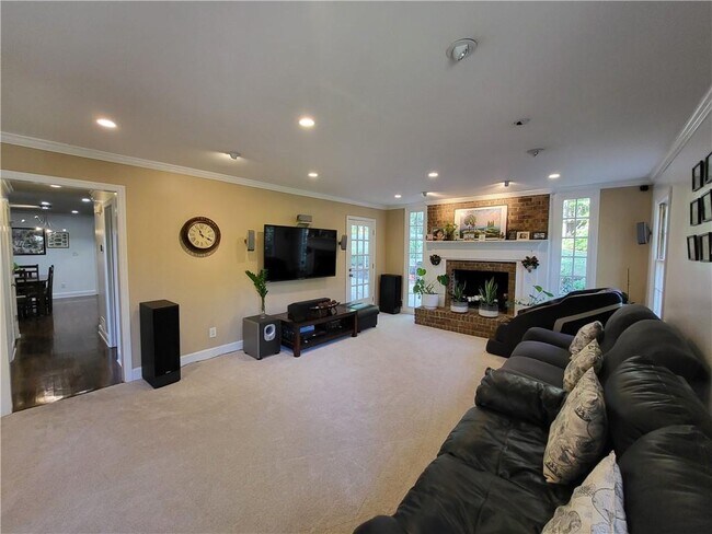 Building Photo - 363 Indian Hills Trail