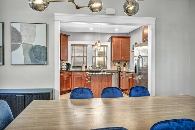 Building Photo - 1501 E 105th St