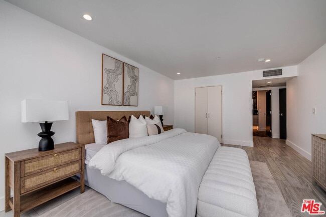 Building Photo - 10790 Wilshire Blvd