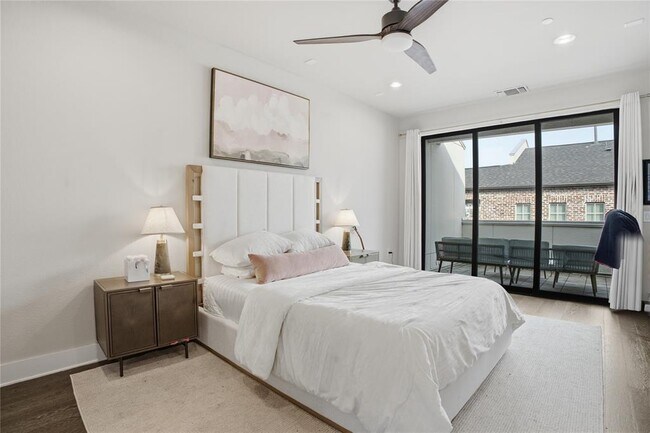 Building Photo - 1411 Town Creek Dr