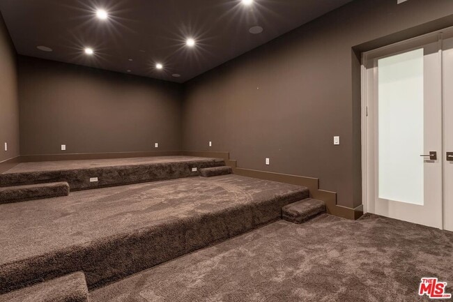 Building Photo - 312 S Palm Dr