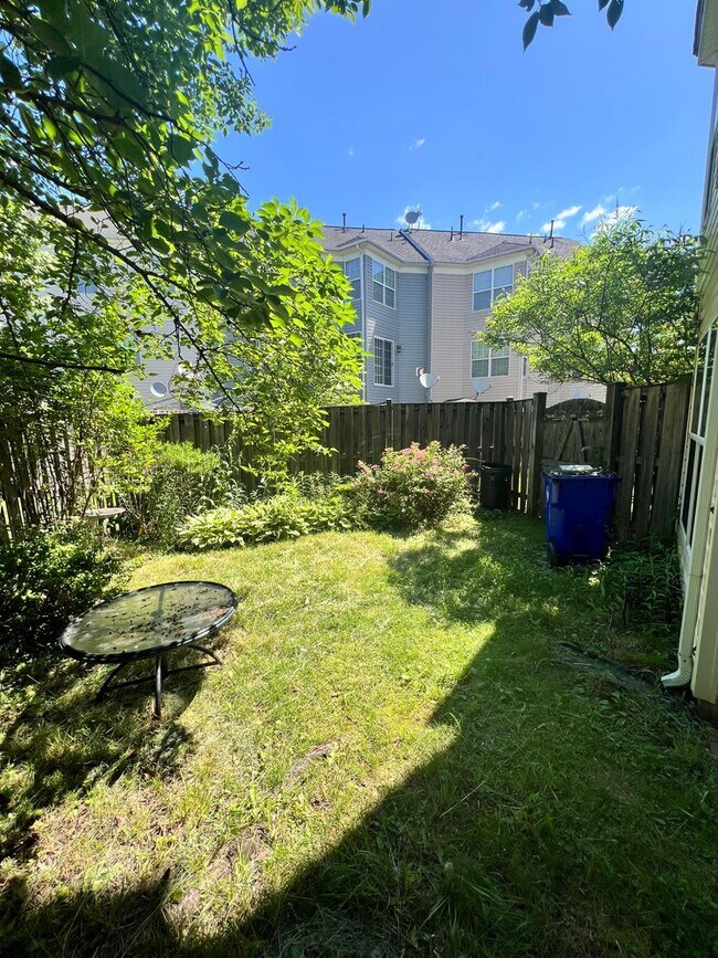 Building Photo - Updated Townhouse in Ballenger Creek