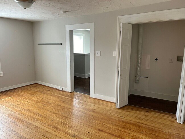 Building Photo - 136 S Main St