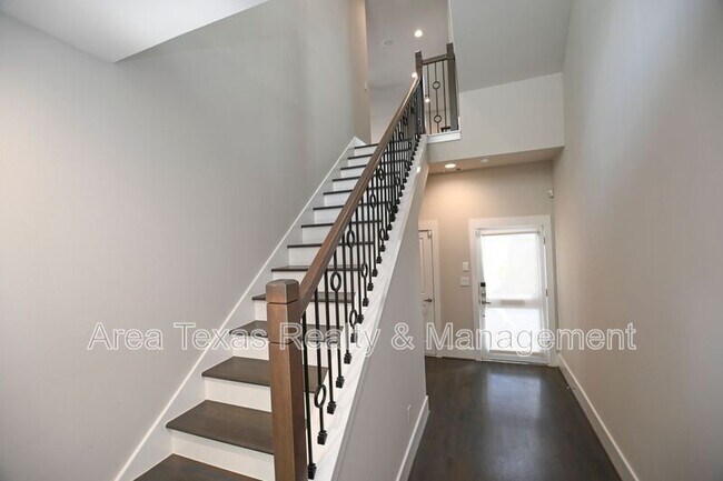 Building Photo - 2220 Portsmouth St