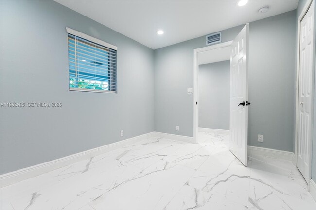 Building Photo - 11 Judy Pl