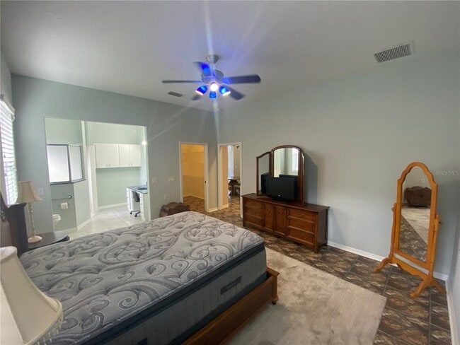 Building Photo - 5141 Aurora Dr