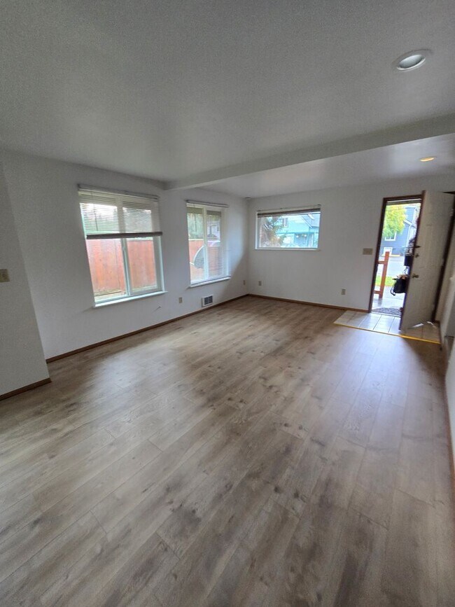 Building Photo - 1610 Lincoln St