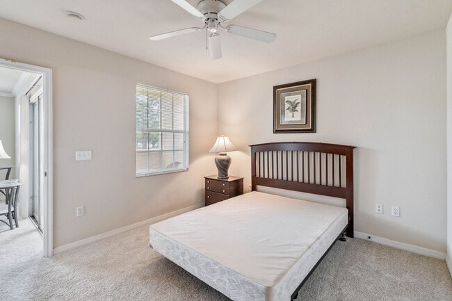 Building Photo - 2/2 condo available now at the Villagio for annual lease