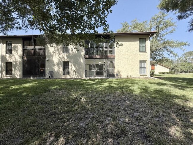 Building Photo - 1801 E Lake Rd S