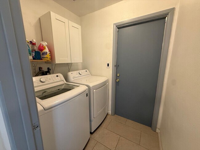 Building Photo - 2714 W Ellis Dr