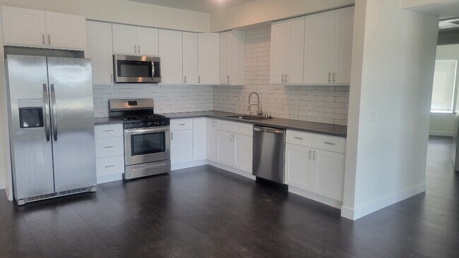 Building Photo - 5758 Camellia Ave