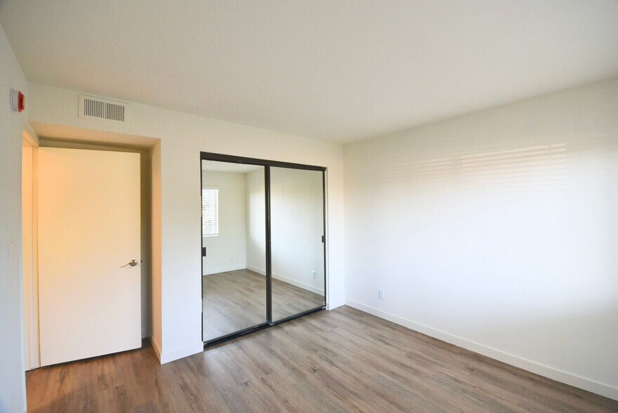 Building Photo - 5617 Woodman Ave