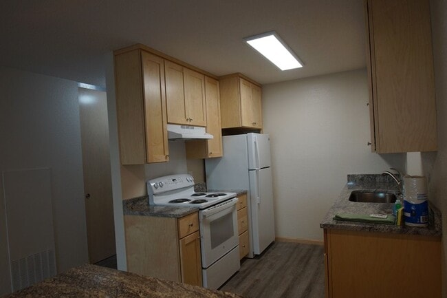 Building Photo - Remodeled 1BR Walk In Closet