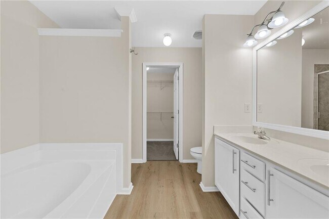 Building Photo - 318 Knelston Oak Dr NE